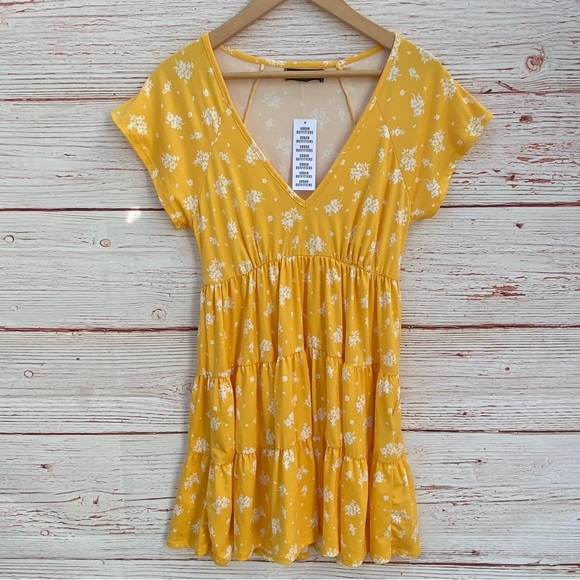 NWT UO Urban Outfitters Julia Tiered Ruffle Frock Mini
Dress in Yellow Sz M - Picture 5 of 16